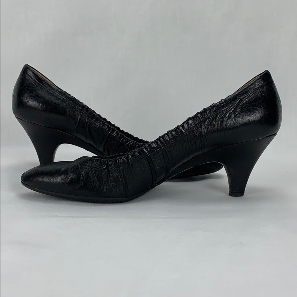 Prada Pumps - Picture 2 of 8